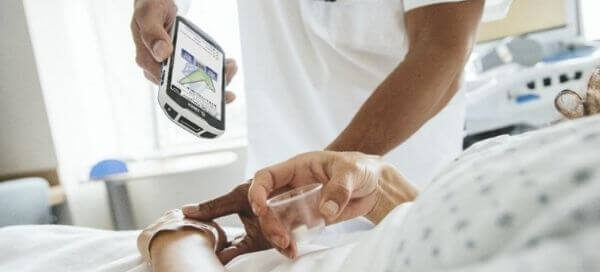 doctor detecting RFID wristband with a handheld device